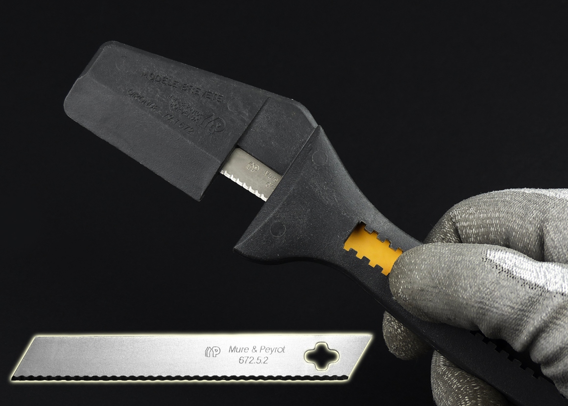 pics/Mure et Peyrot/gironde/mure-et-peyrot-gironde-safety-knife-for-windscreens-and-laminated-glass-79-1-672-blade.jpg